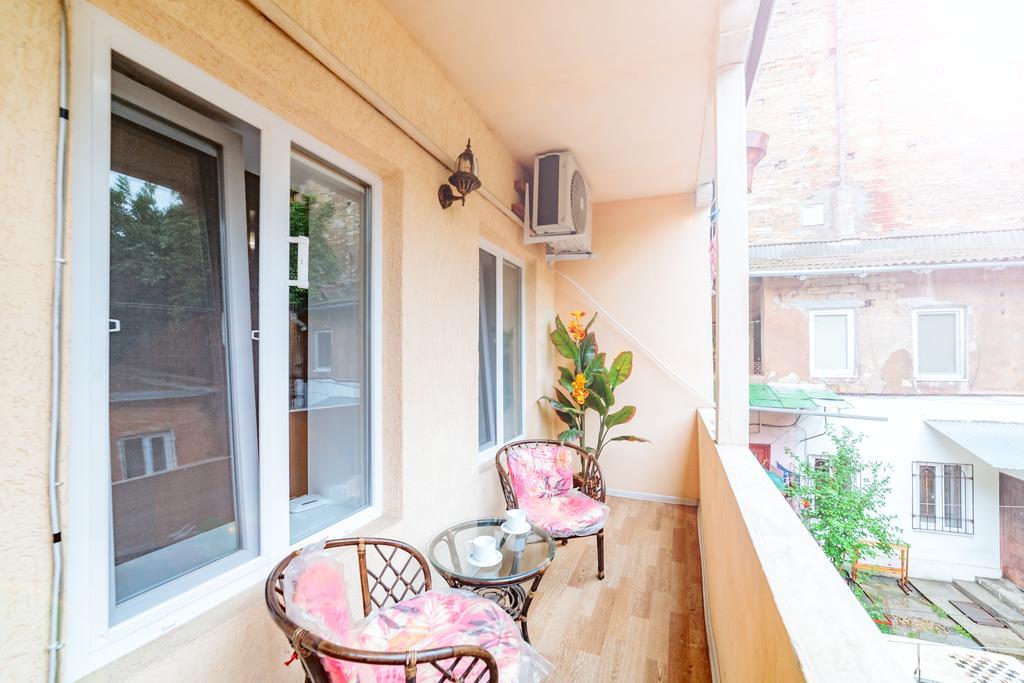 Studio On Rishelyevskaya Odesa Exterior photo